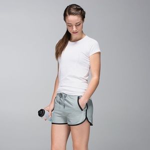 lululemon - Varsity Shorts - Earl Grey / Black - Size 6
